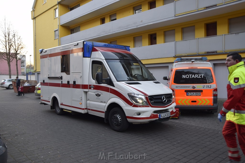 Feuer 1 Koeln Vingst Hesshofplatz P19.JPG - Miklos Laubert